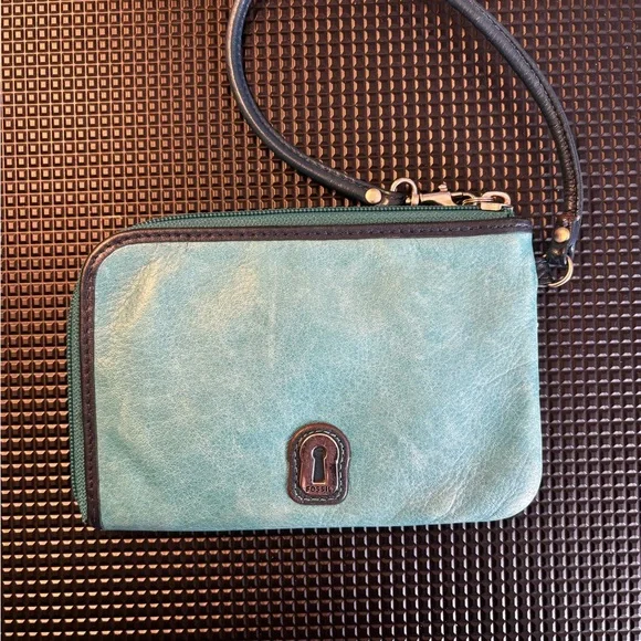 FOSSIL Multicolor Scalloped Design Wristlet - Picture 2 of 10